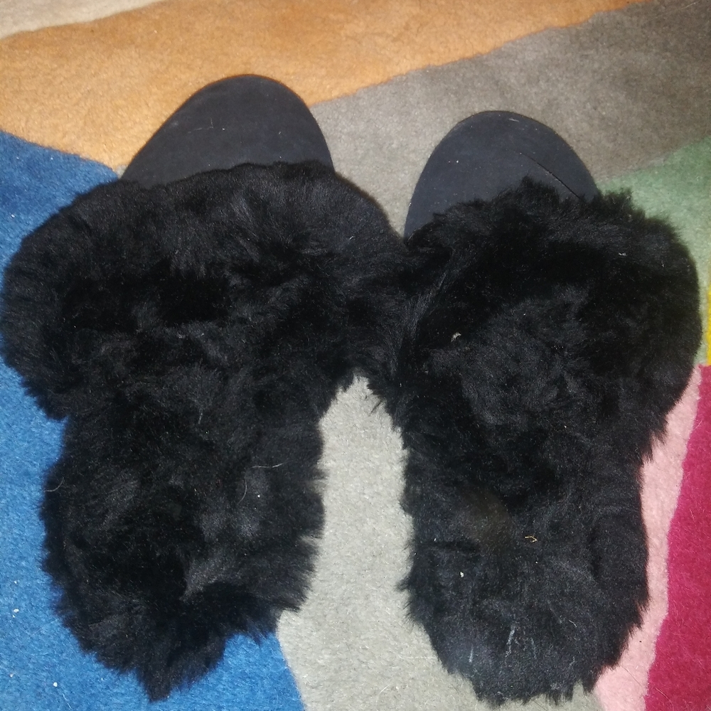 Used fluffy slippers (size 7b, Jacques Levine)